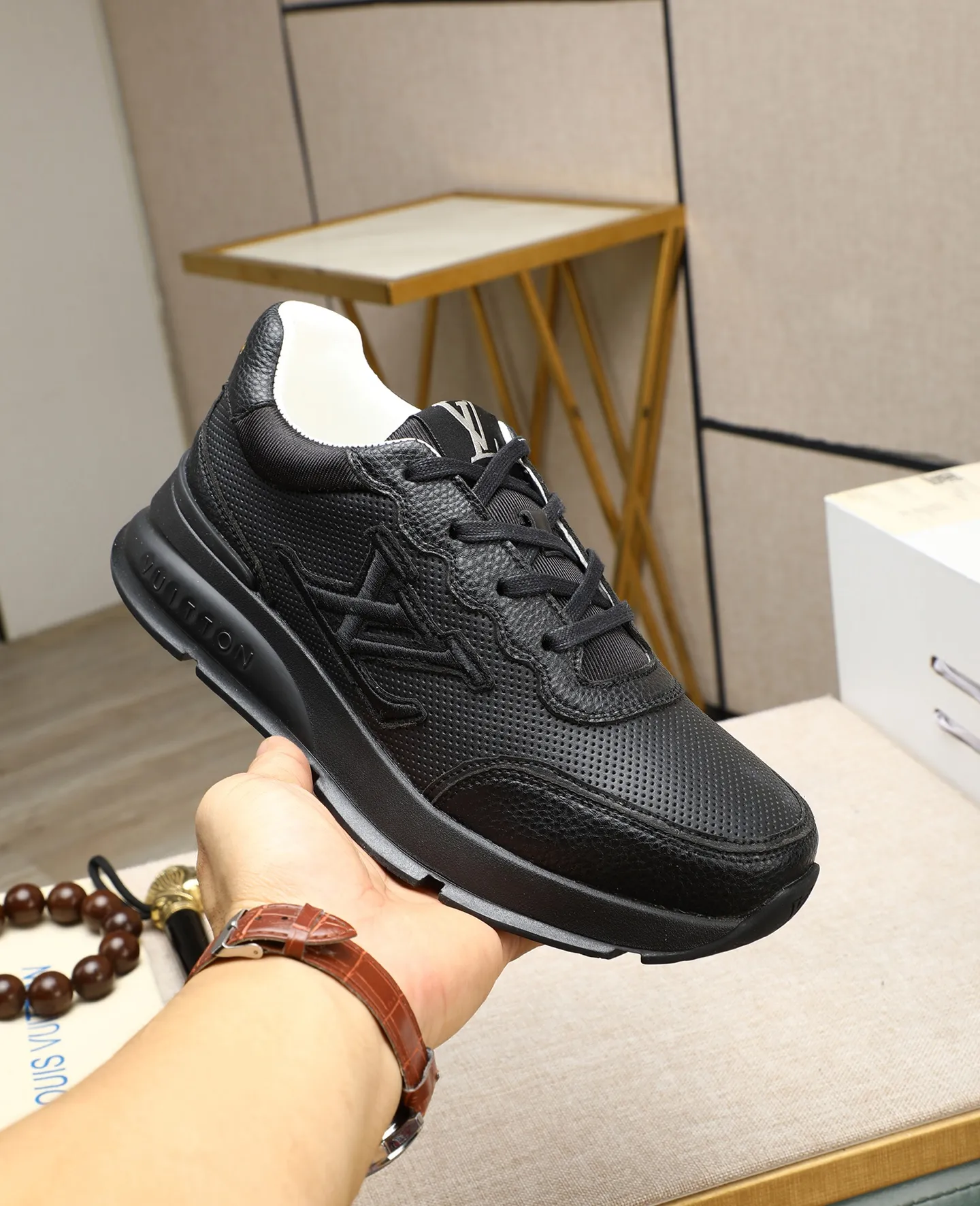 Men's shoes 💰460 📛📛【LOUIS VUITTON】Louis Vuitton official website synchronized new products 👟Milan fashion catwalk style 🇰🇾🇰🇾LV family logo, celebrity style, a must-have for fashionistas ⚠️First-layer calfskin ➕Genuine leather lining ➕Official website original version special outsole 👞Number 38-44